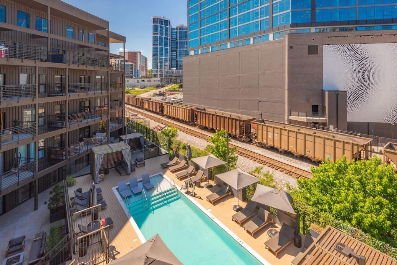 Layla's Downtown Nash Retreat | Walk To Broadway - Pool, Gym, Private Balcony, And More! *
