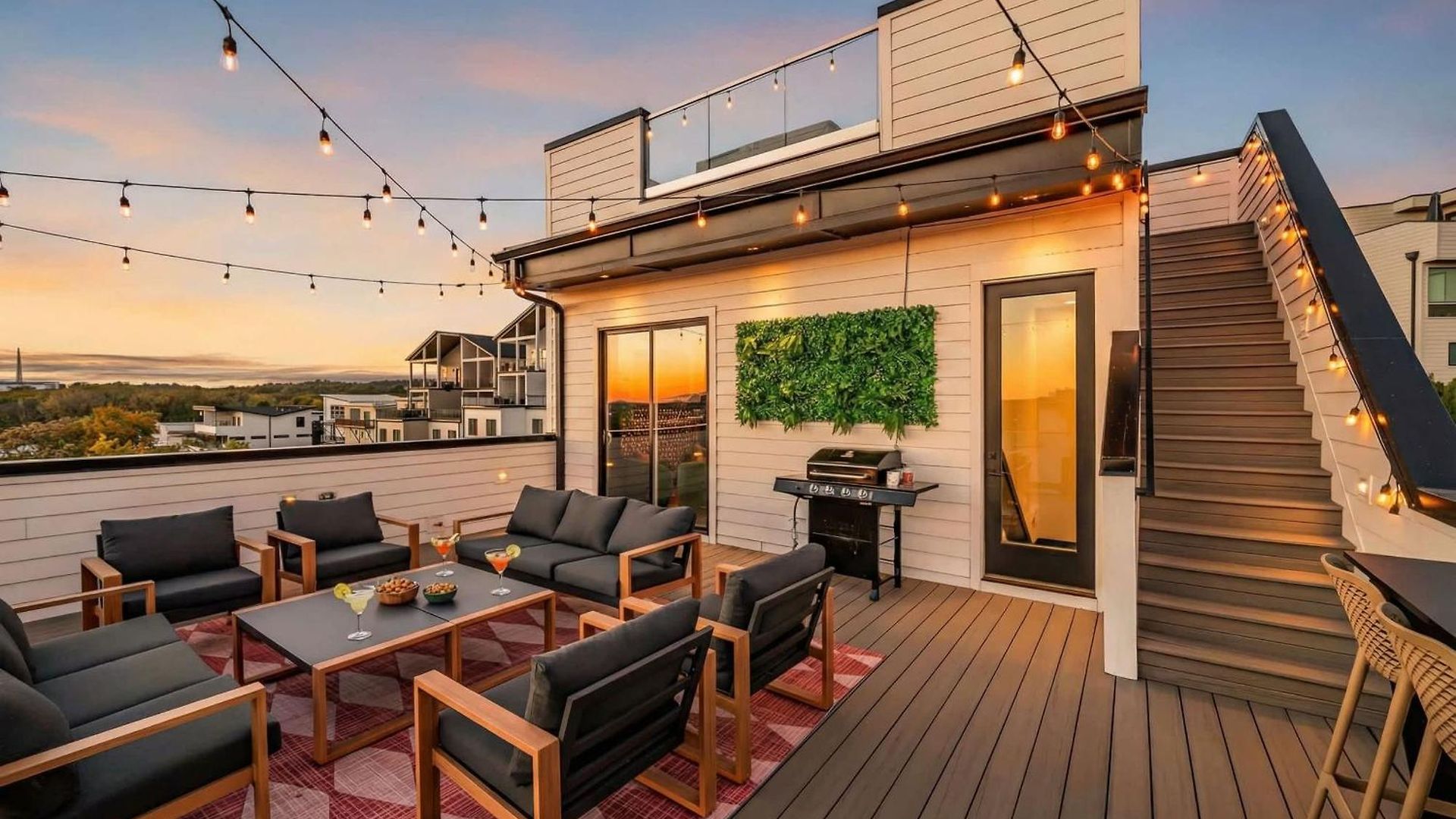 Holiday home Disco Themed Hot Tub & Rooftop Decks In *
