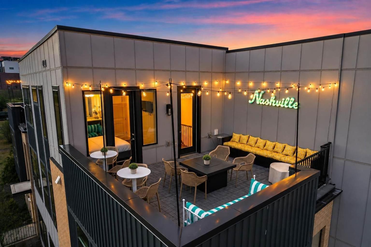 The Southern Lady & Gentleman - Rooftop Patios