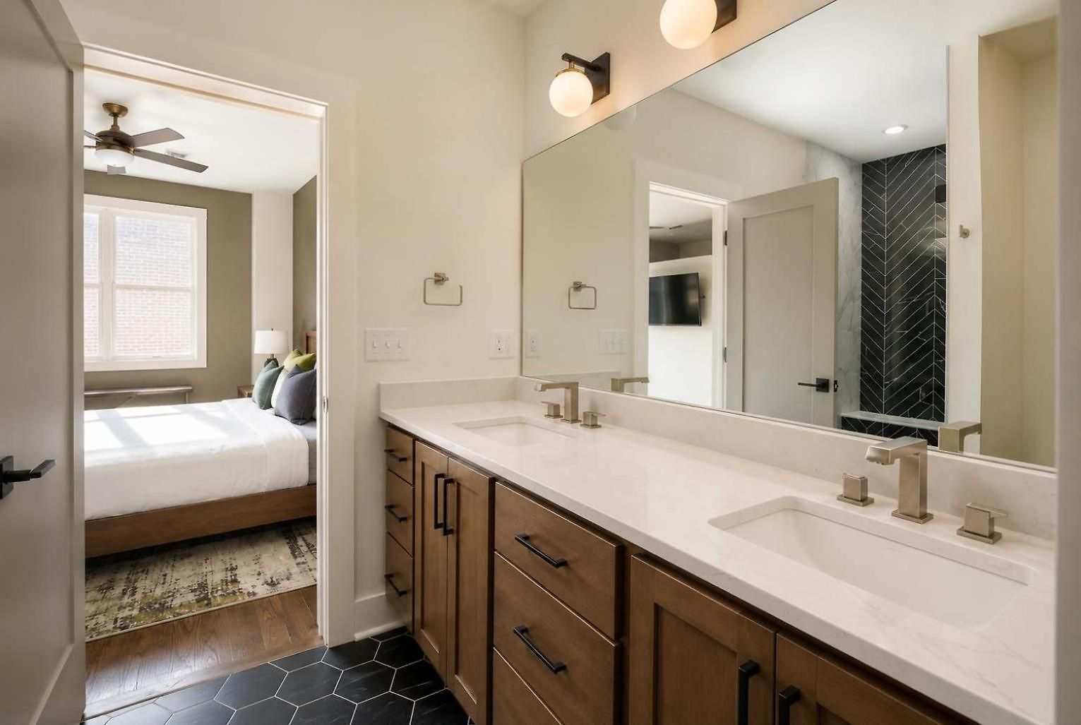 Holiday home 2 West End Homes With Stunning Rooftop Views Nashville