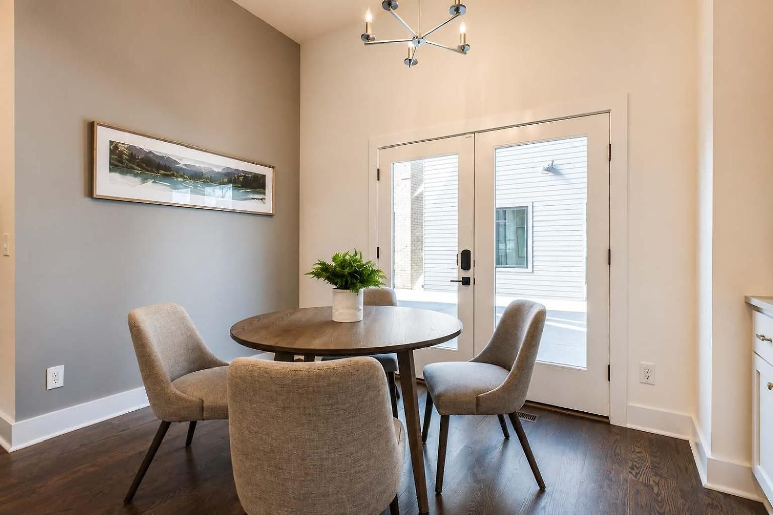 2 West End Homes Minutes To Broadway *