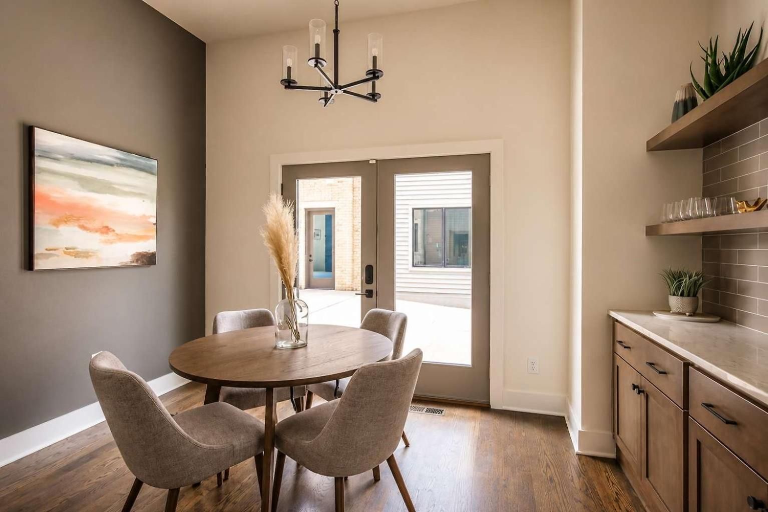 Stylish West End With Rooftop & Patio *