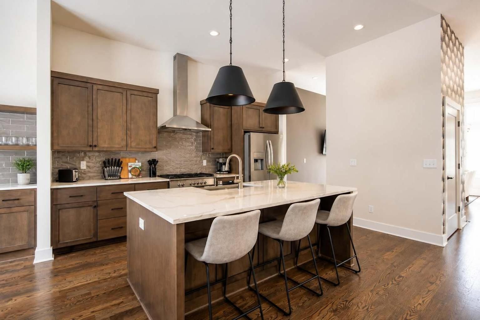Stylish West End With Rooftop & Patio Holiday home