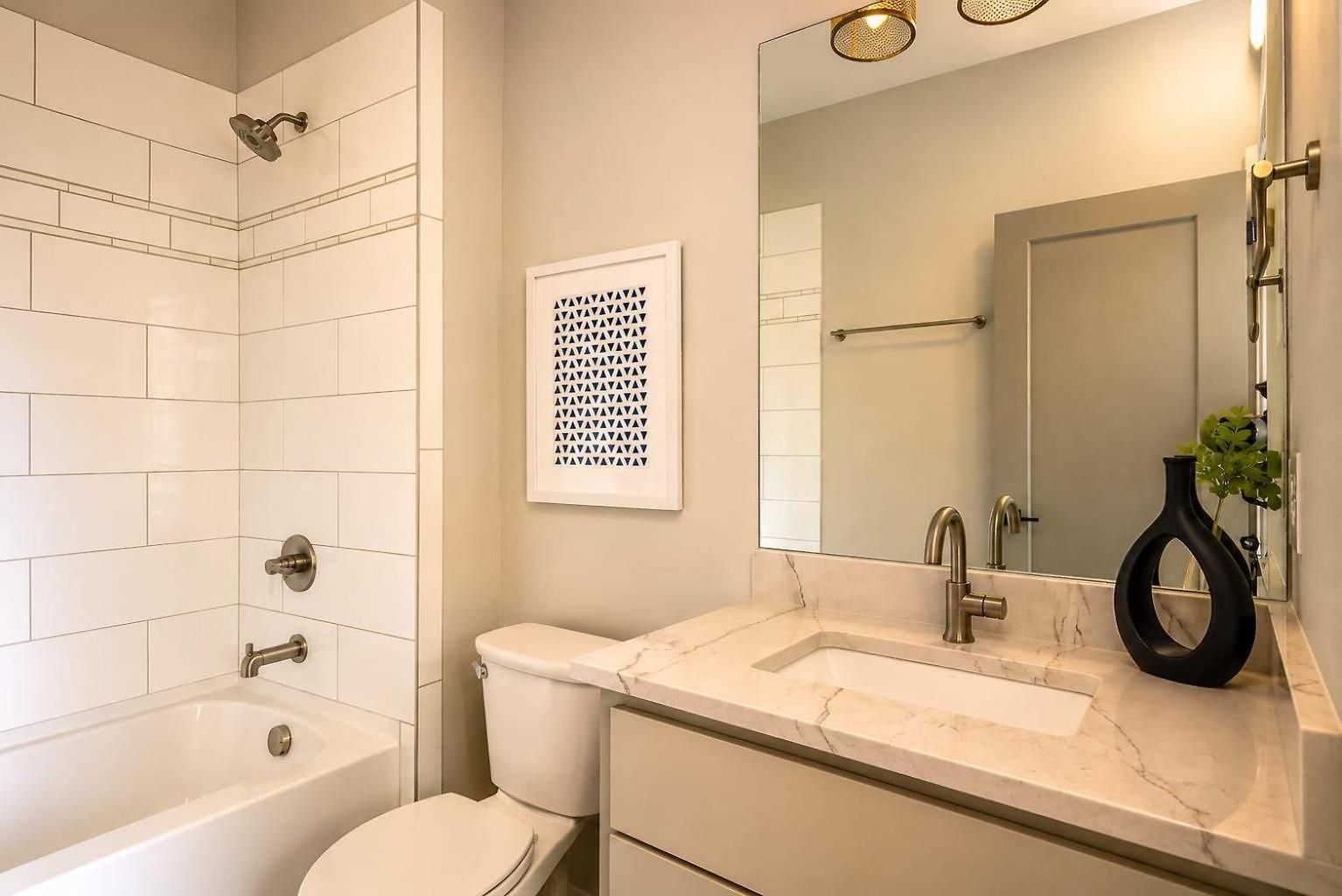 Stylish West End With Rooftop & Patio *