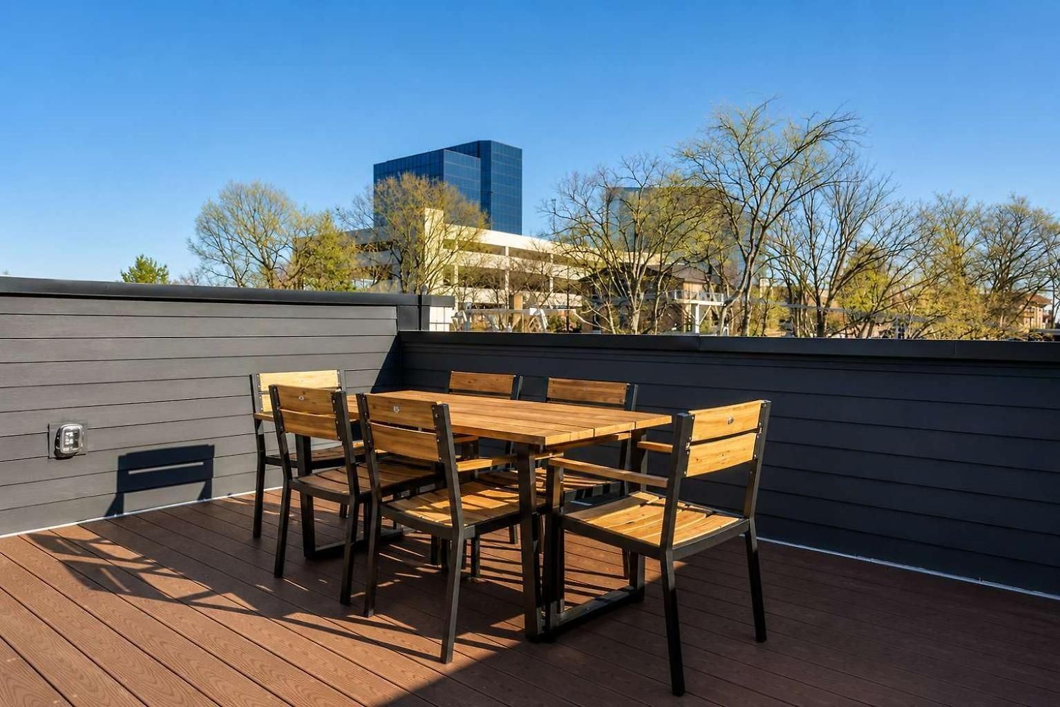 West End Getaway Balcony Near Broadway Nashville