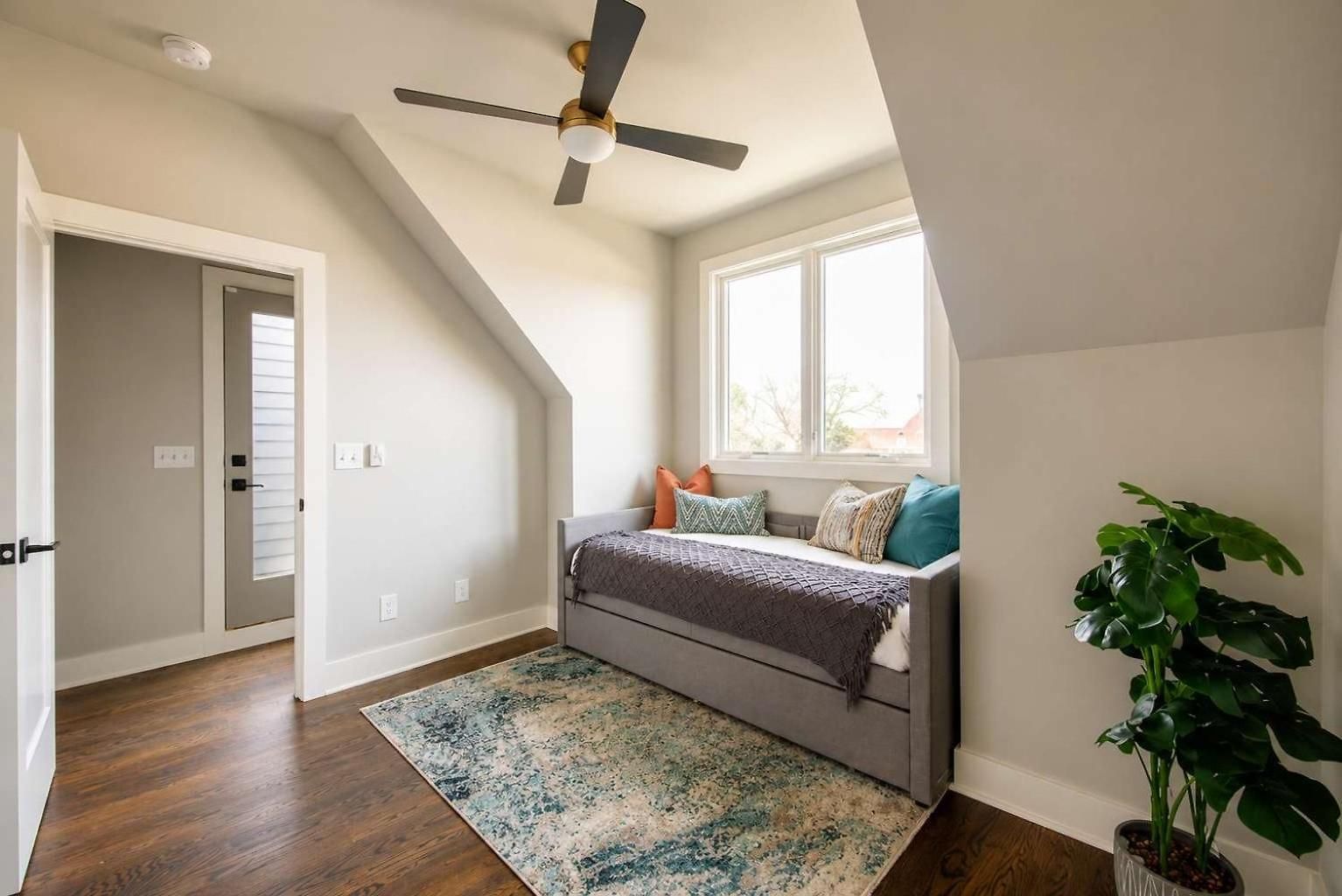 Stylish West End With Rooftop & Patio Holiday home