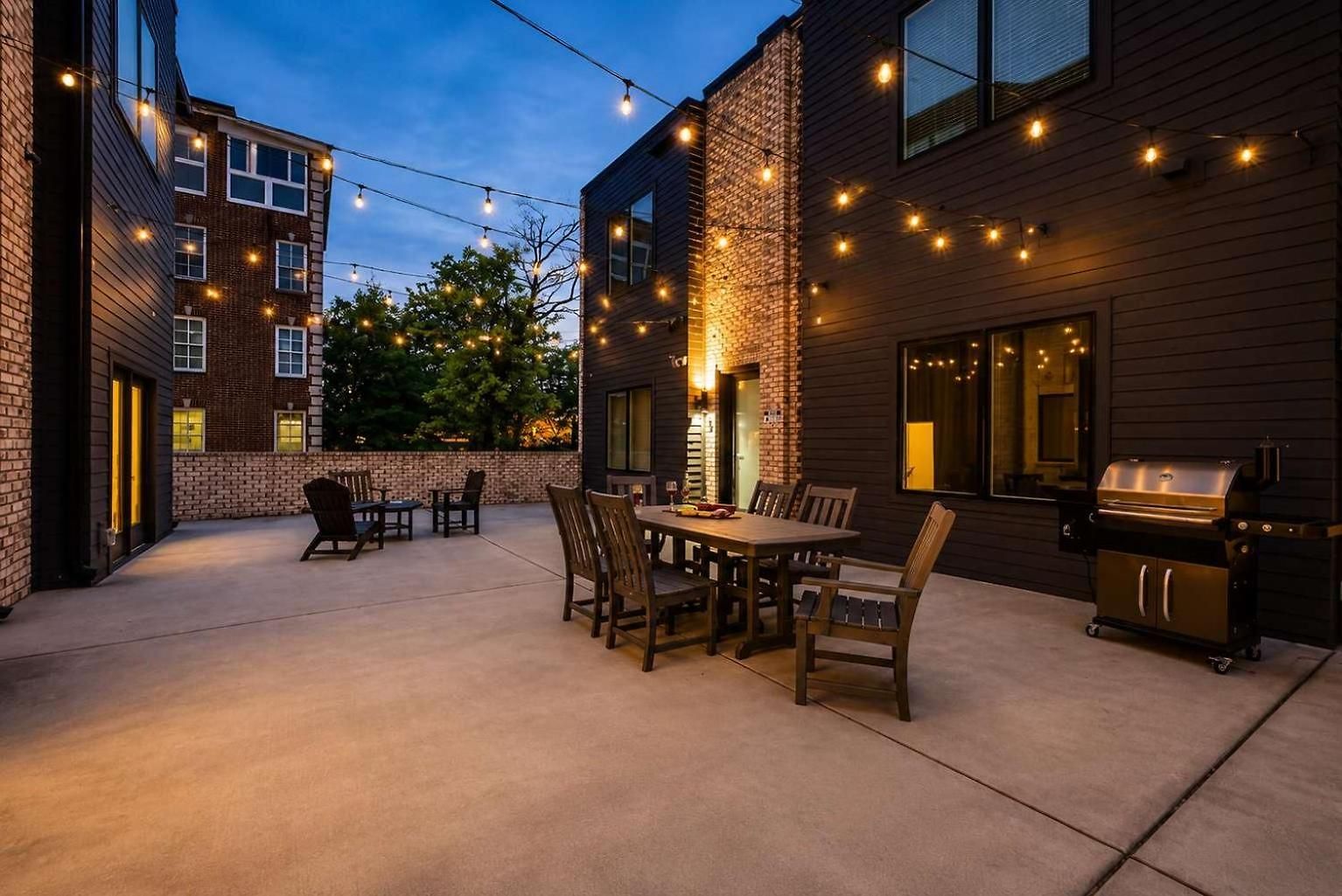 Stylish West End With Rooftop & Patio * Nashville