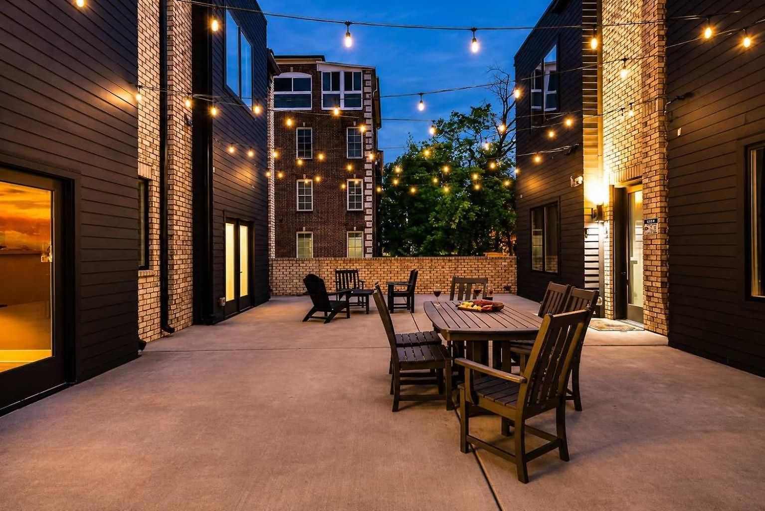 Holiday home 2 West End Homes With Stunning Rooftop Views *