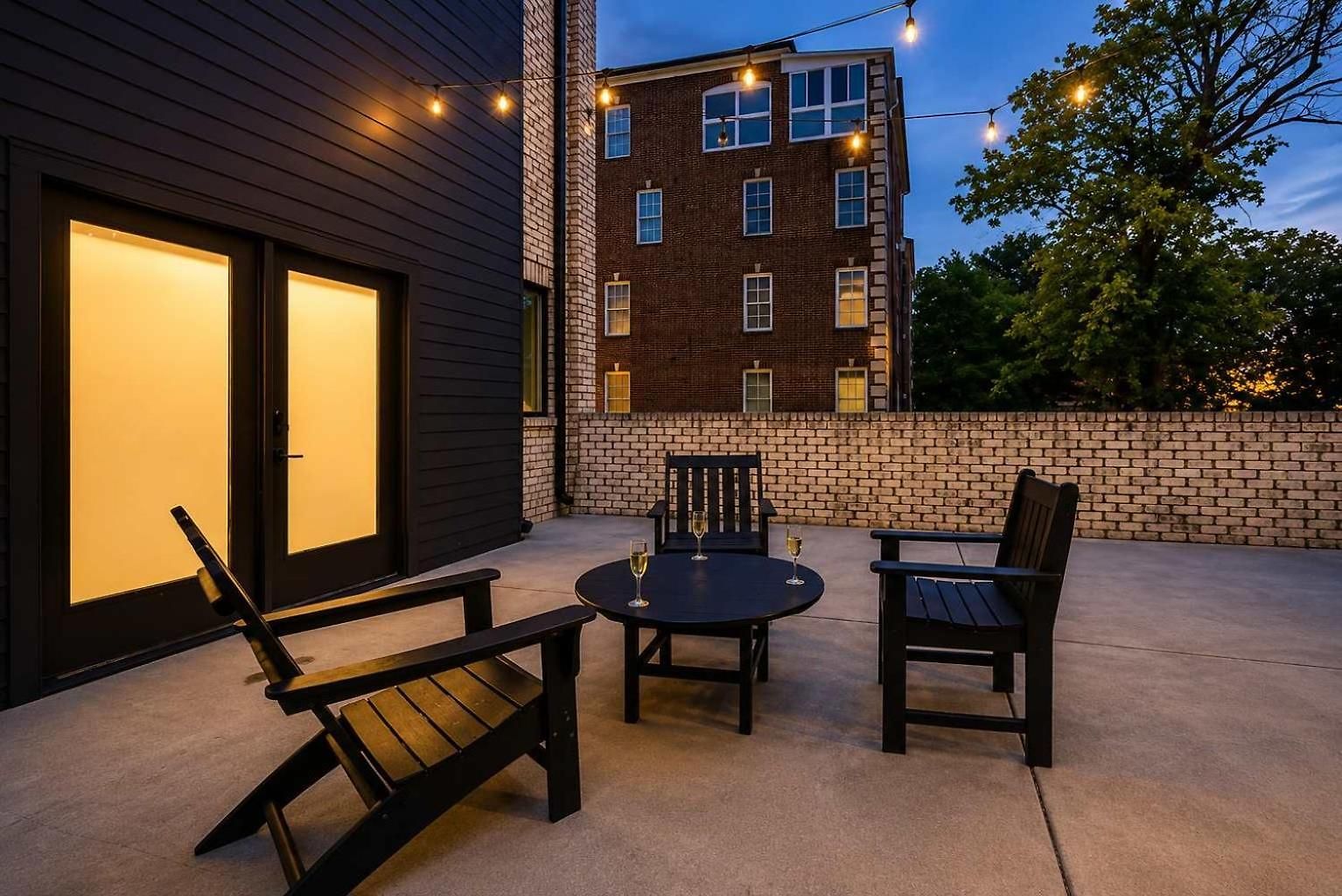 Stylish West End With Rooftop & Patio * Nashville