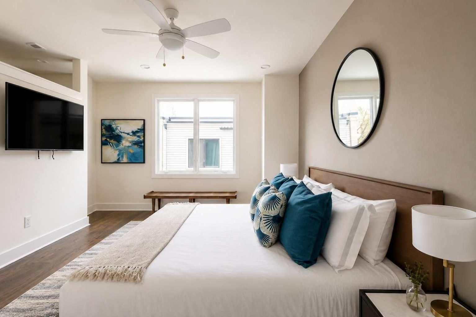 Holiday home 2 West End Homes With Stunning Rooftop Views *