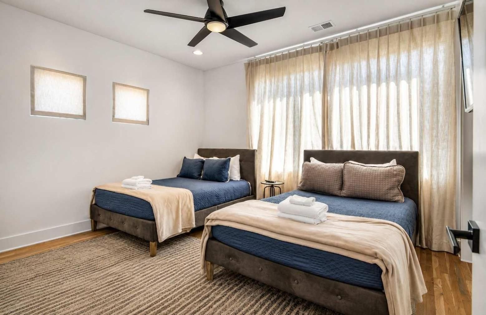 Spectacular Double Rooftop 7 Mins To Broadway