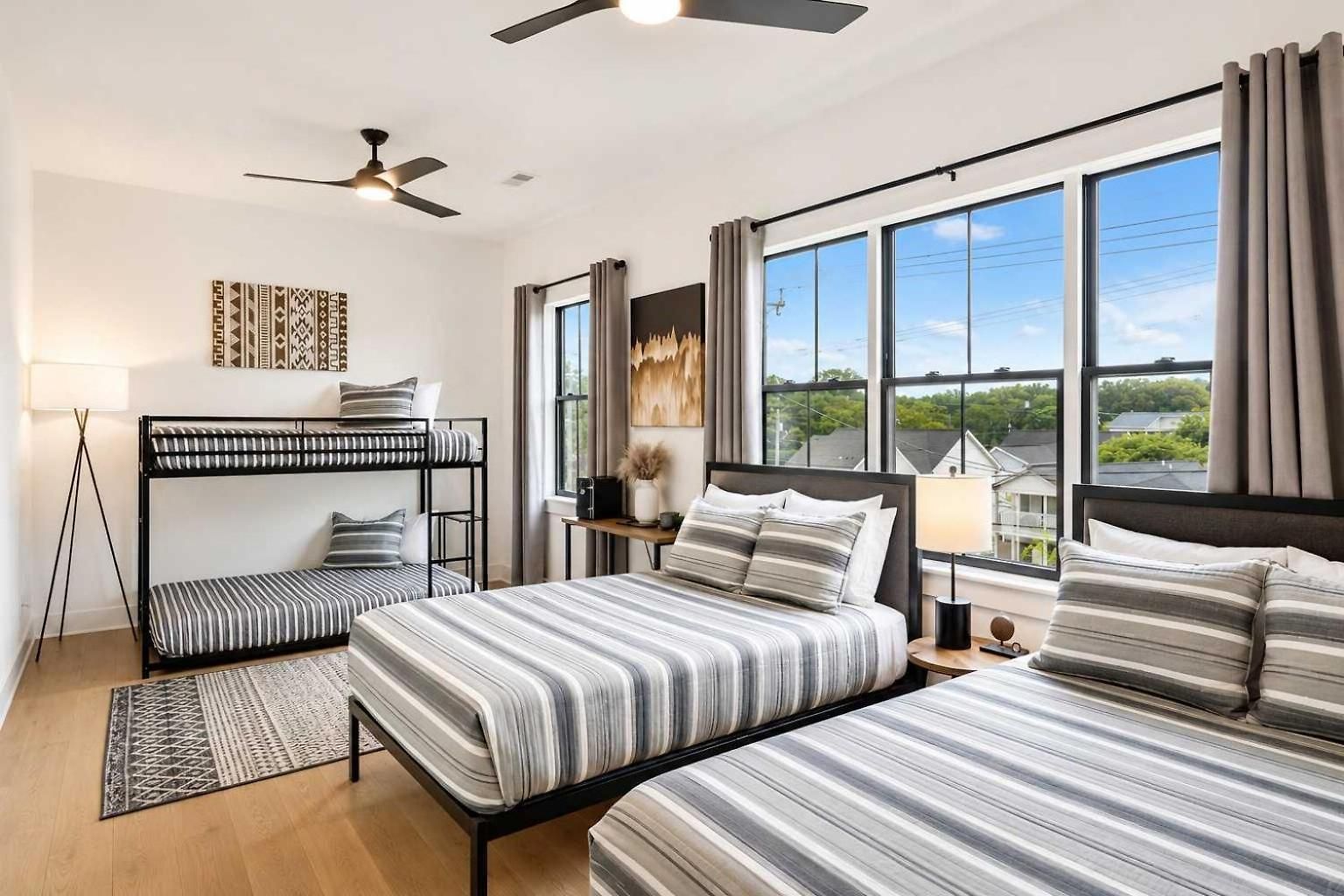 Sprawling Estate - Sleeps 16 *