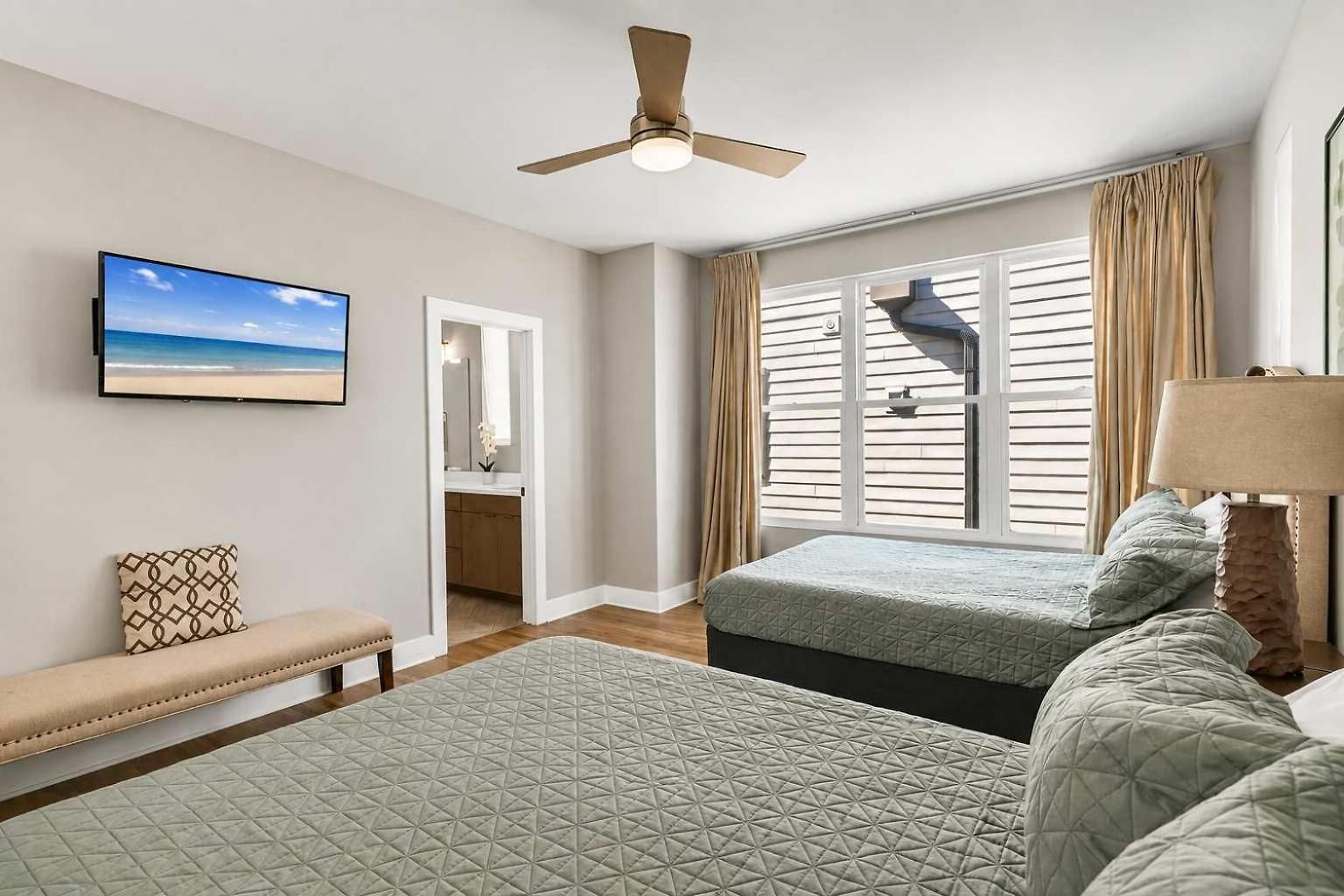 Spacious Close To Belmont Rooftop Holiday home