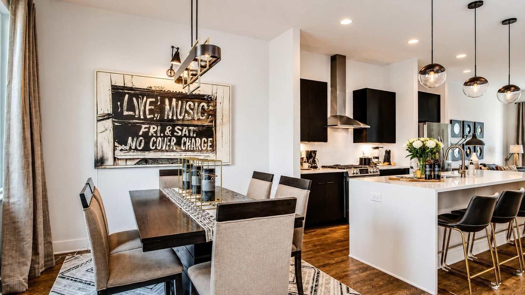 Cowgirl's Hideaway-rooftop Patio- 2 Mi To Broadway Holiday home *