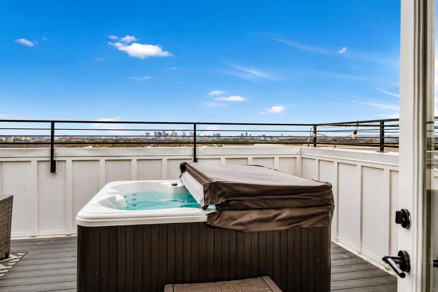Modern Rooftop & Hot Tub Holiday home Nashville