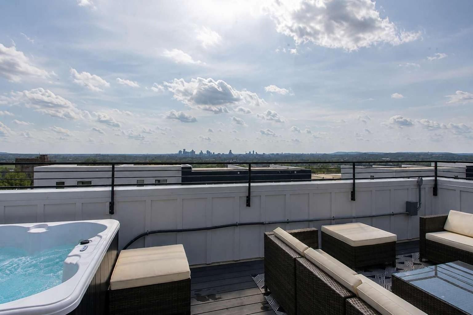2 Homes Hot Tubs Sleeps Up To 24 Nashville