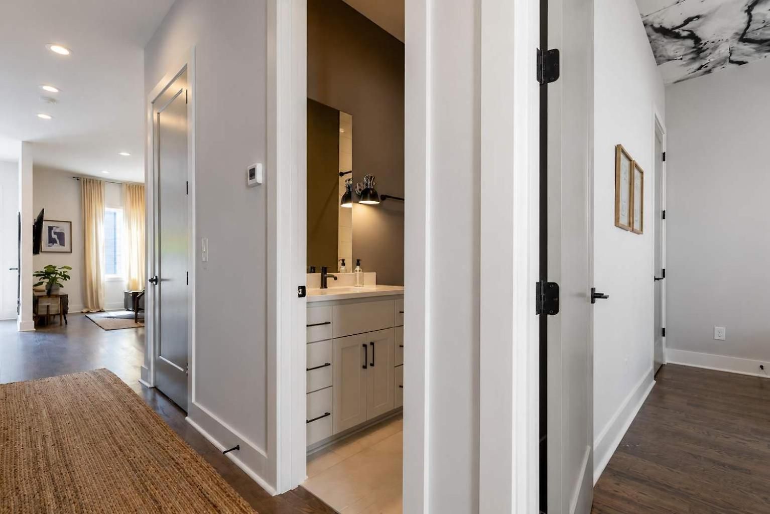 2 New Homes Near Vandy & 3 Min To Bars Holiday home Nashville