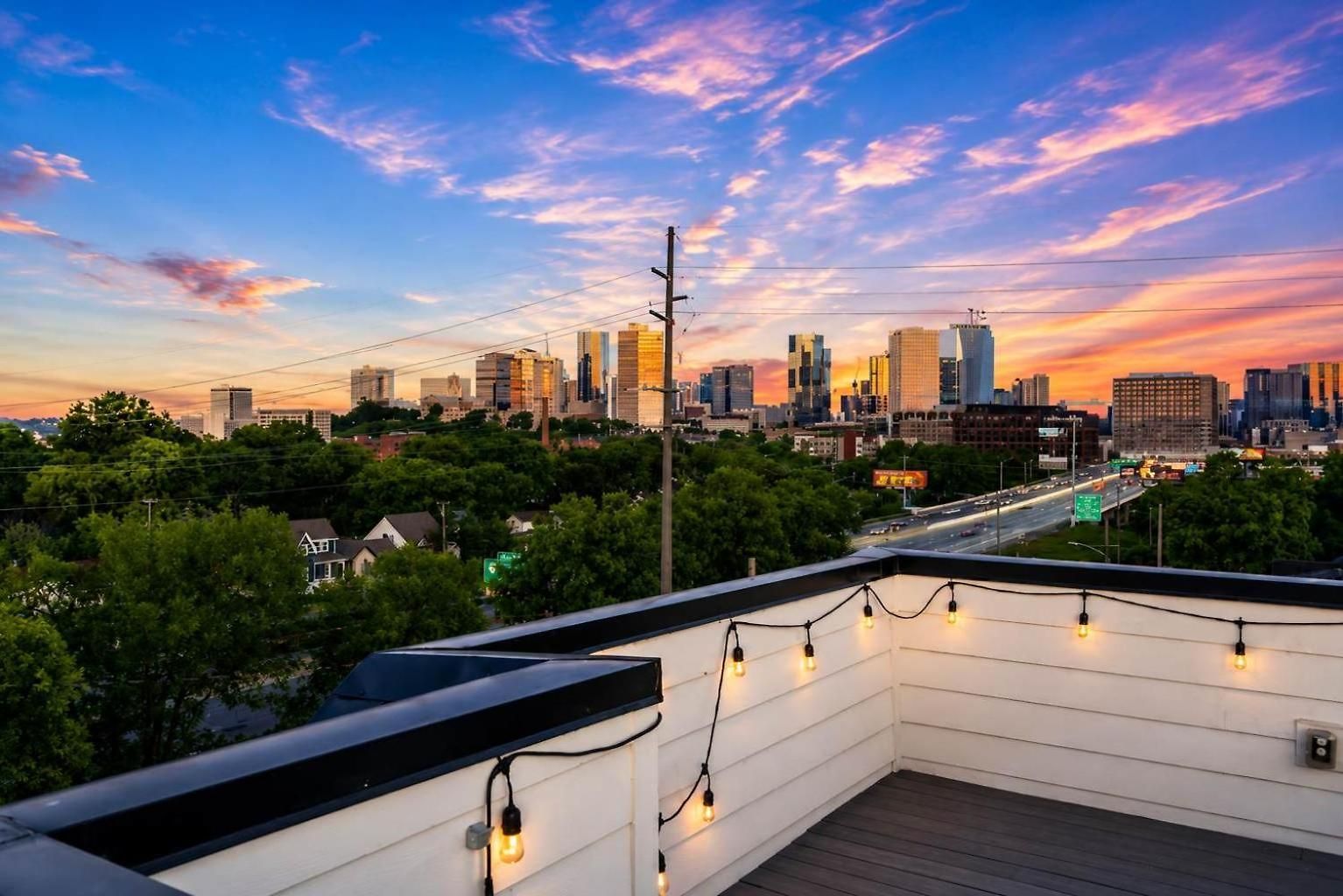 Escape Skyline Views Minutes To Broadway Holiday home *