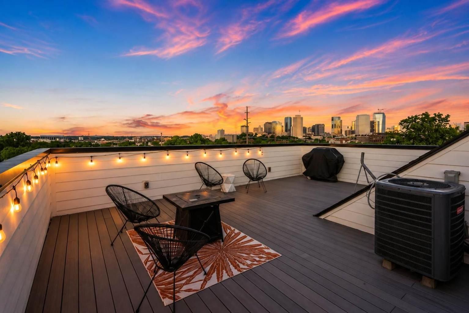 Escape Skyline Views Minutes To Broadway Holiday home *