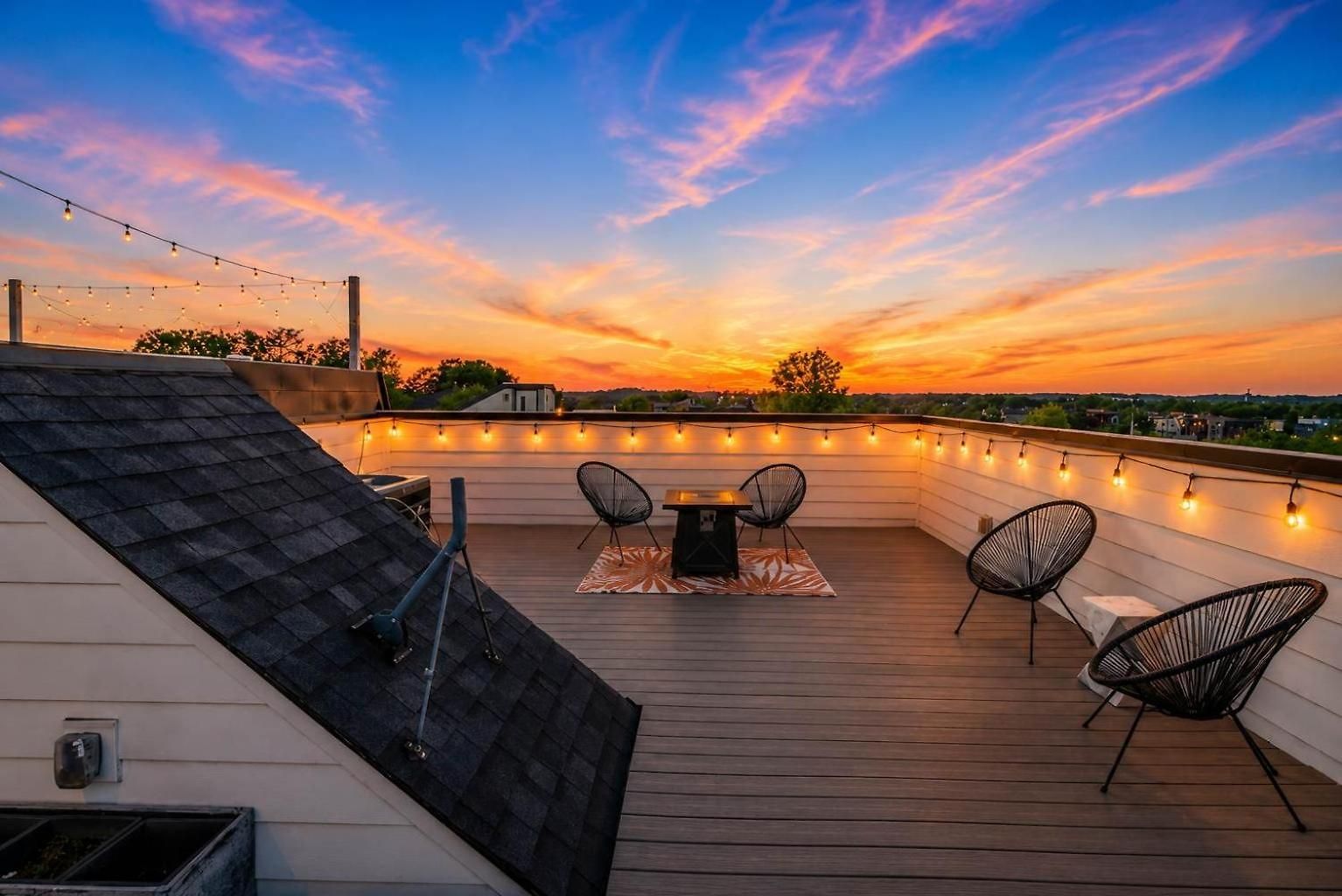 Escape Skyline Views Minutes To Broadway Holiday home *