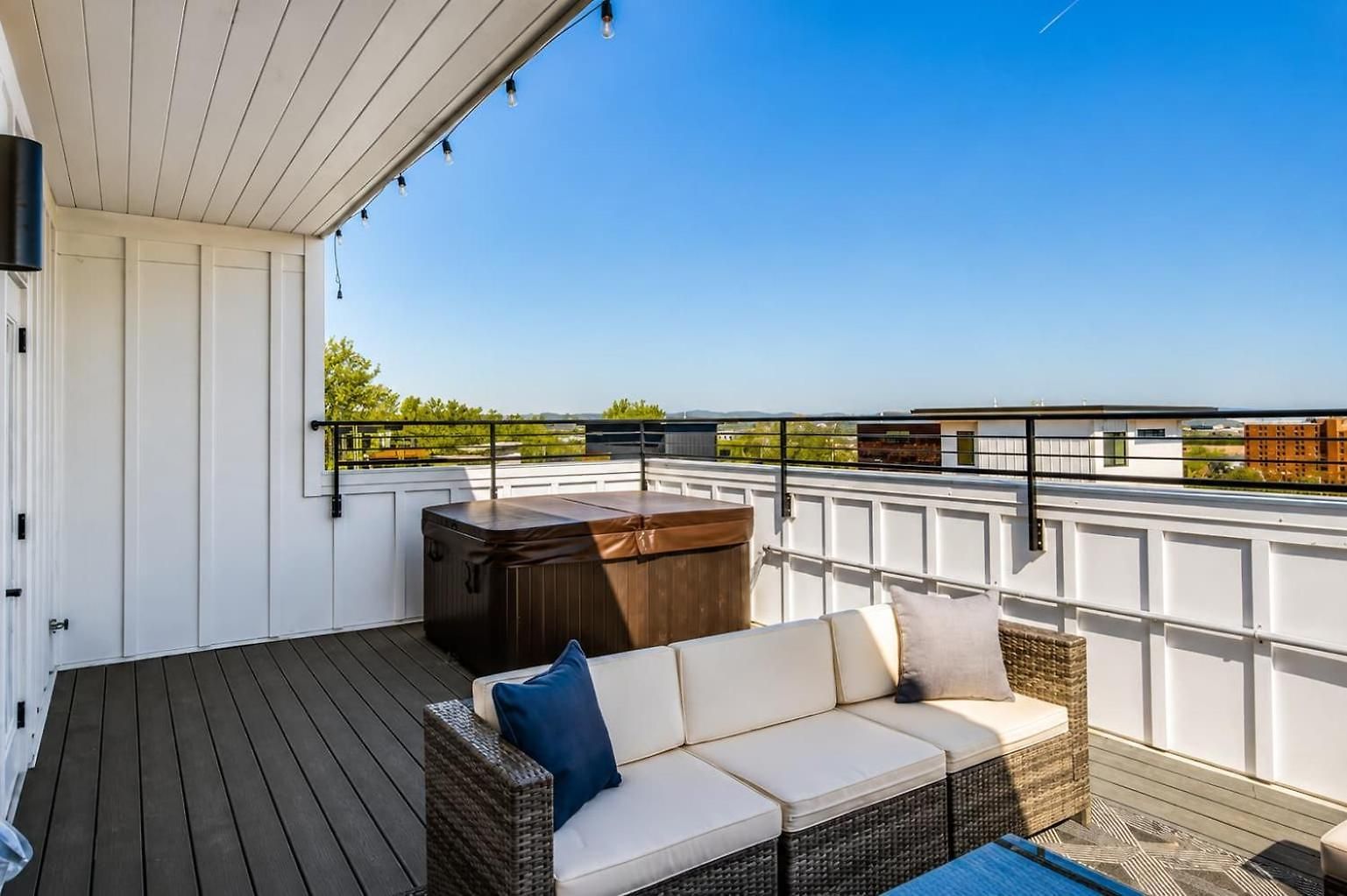 2 Homes Hot Tubs Sleeps Up To 24 Holiday home Nashville