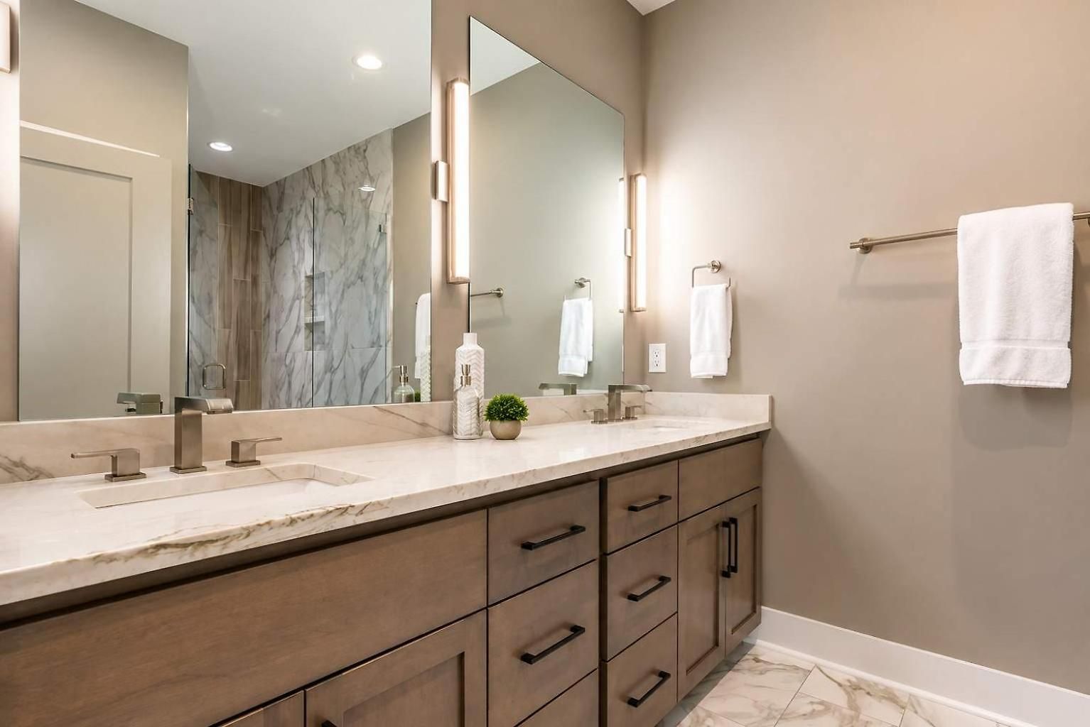 2 New Homes Near Vandy & 3 Min To Bars Nashville