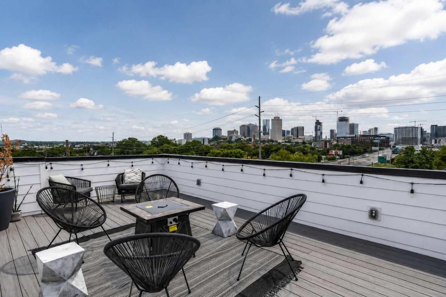 Stylish Skyline Views *