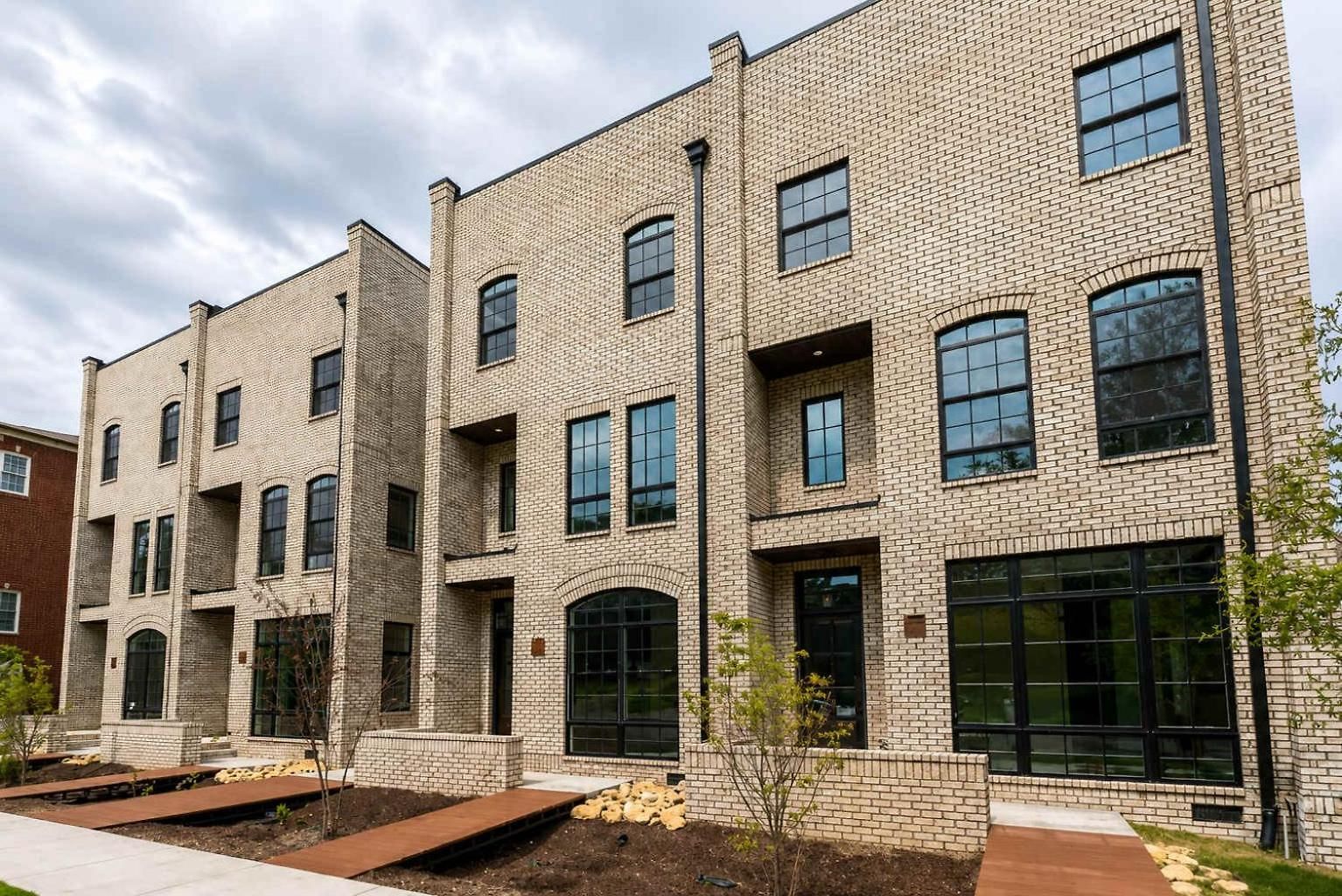 2 New Homes Near Vandy & 3 Min To Bars