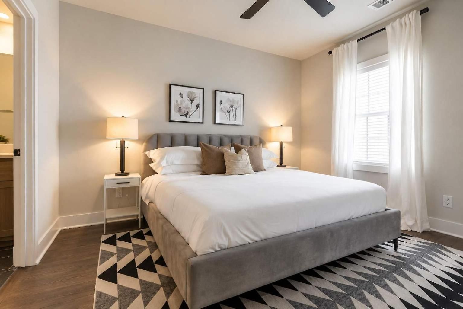 2 New Homes Near Vandy & 3 Min To Bars Holiday home