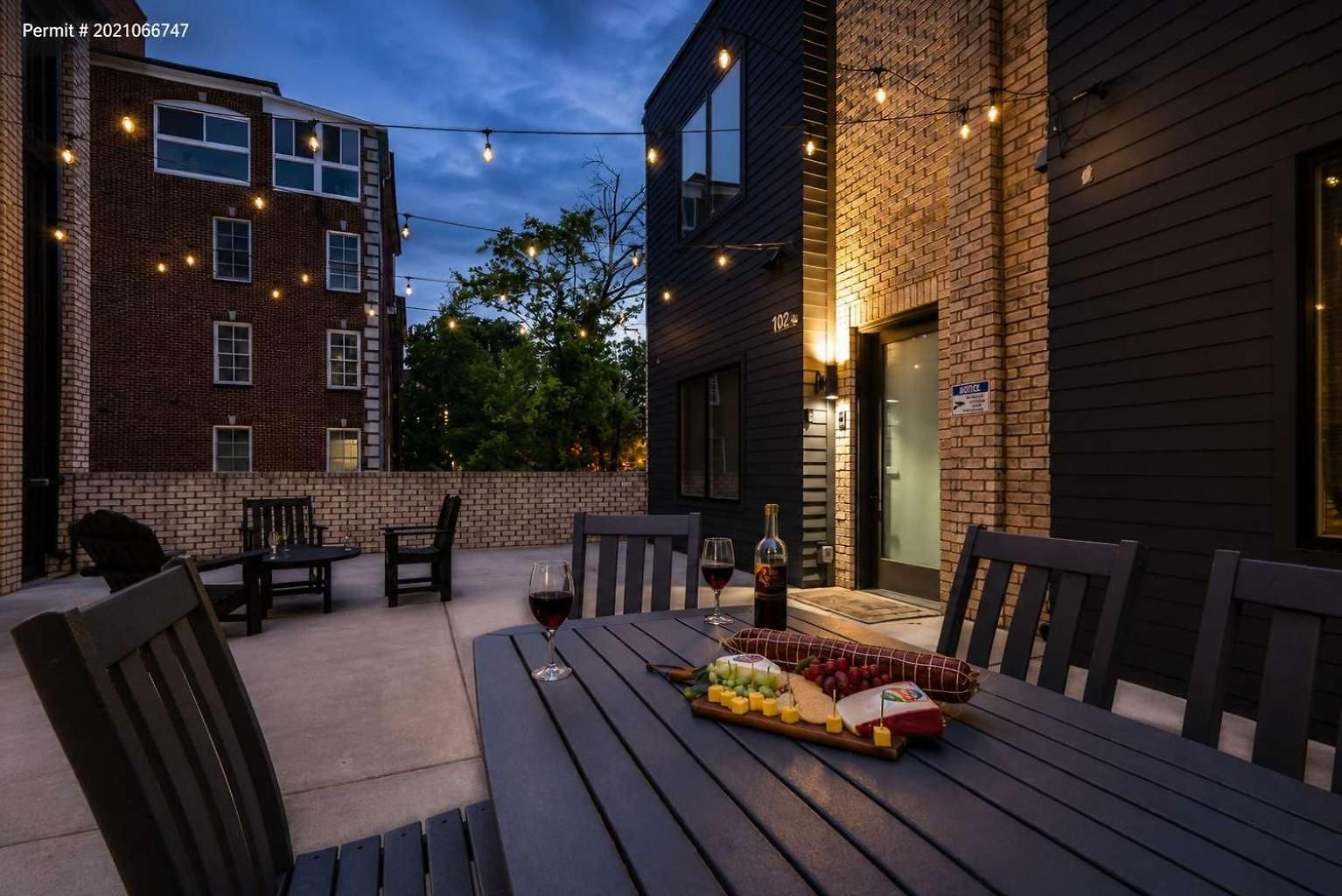 Holiday home Modern West End Oasis Rooftop Views