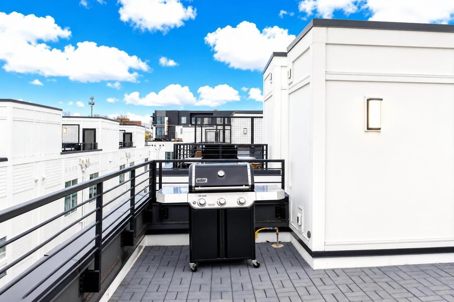 Escape With Skyline Deck And Hot Tub *
