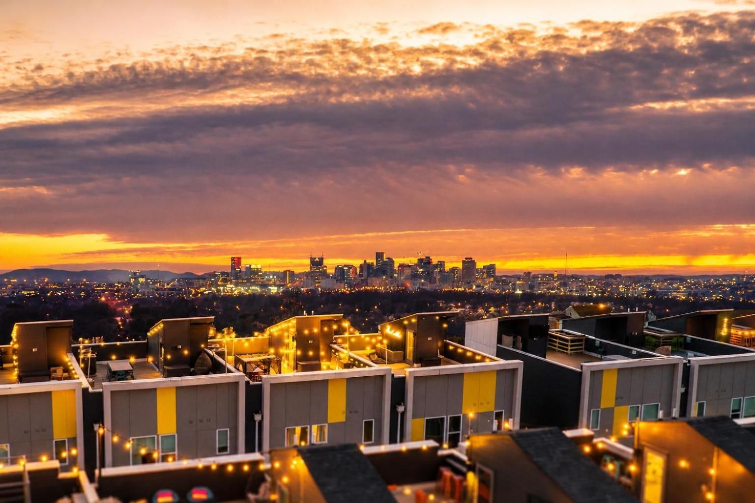 Rooftop Views Ping Pong Lounge Holiday home *
