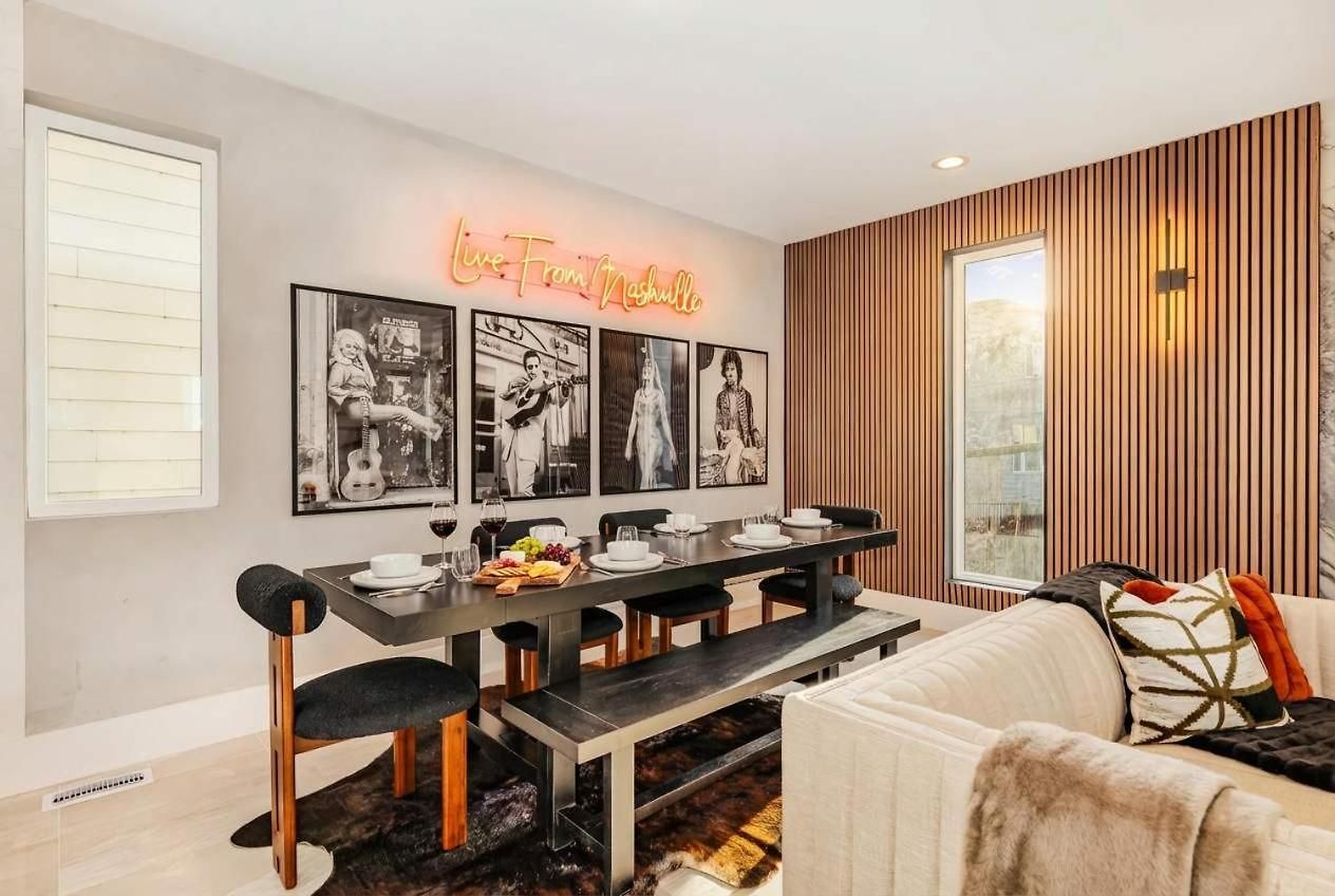 Elevator With Rooftop Hot Tub & Spacious Yard Holiday home *