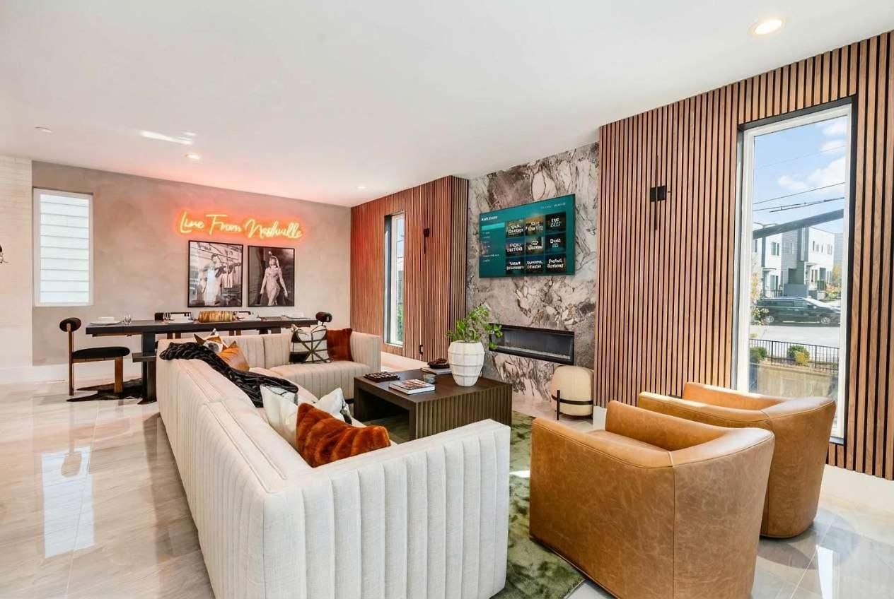 Elevator With Rooftop Hot Tub & Spacious Yard Holiday home *