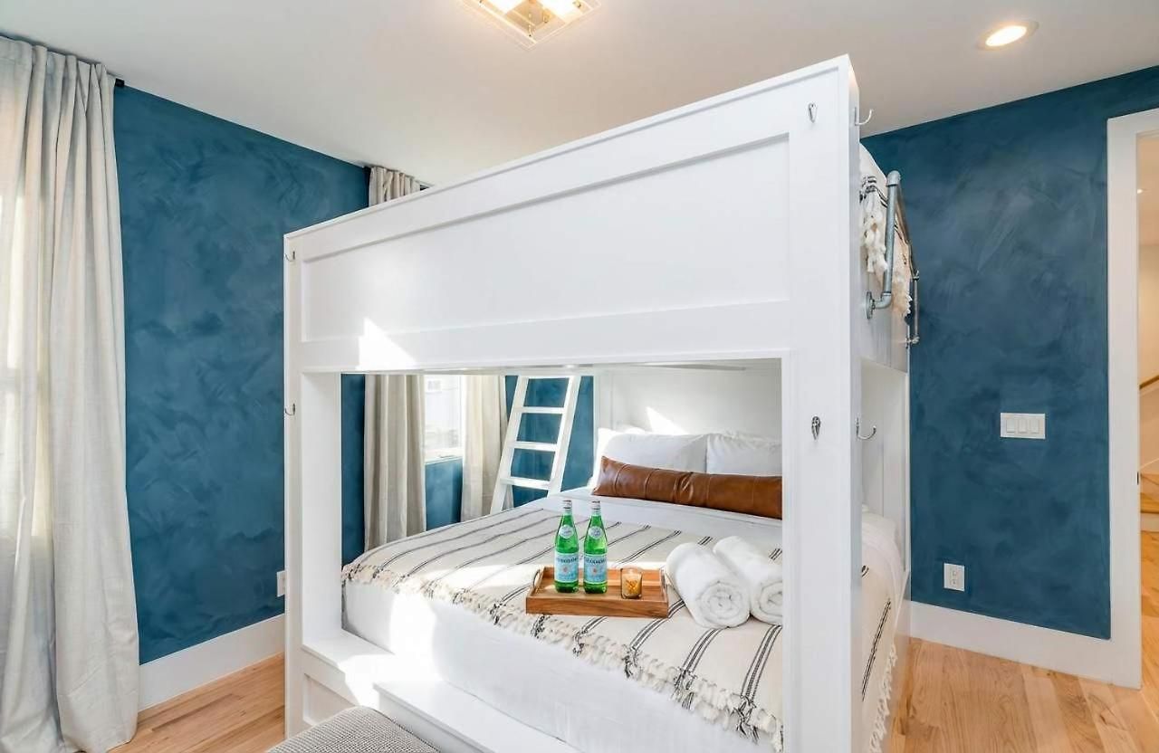 Elevator With Rooftop Hot Tub & Spacious Yard *