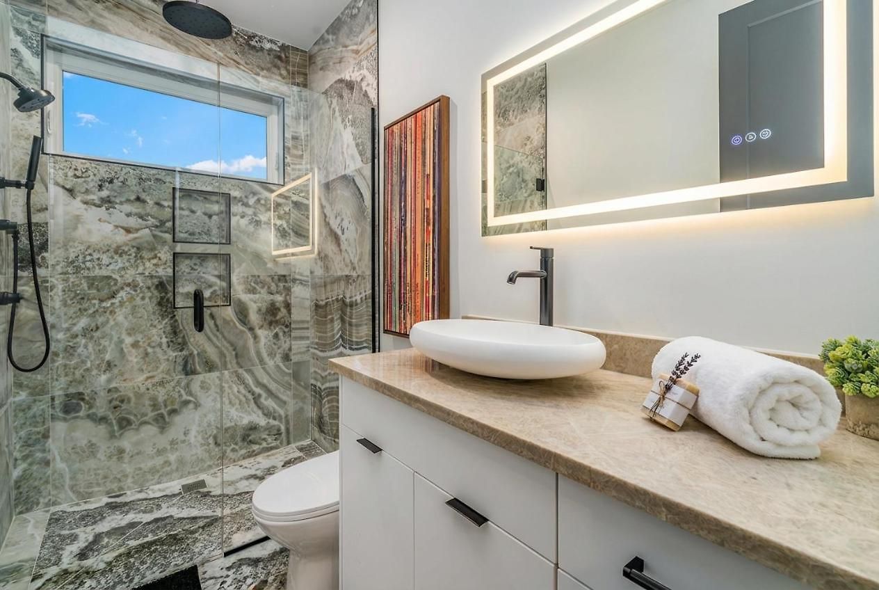 Elevator With Rooftop Hot Tub & Spacious Yard Nashville