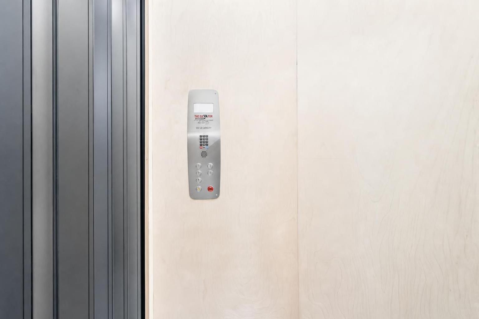 Elevator With Rooftop Hot Tub & Spacious Yard * Nashville