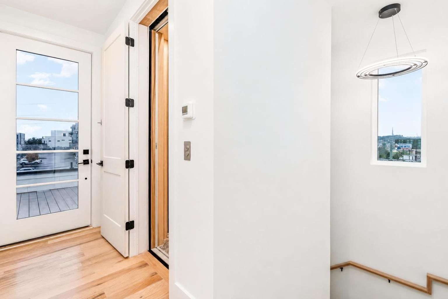 Elevator With Rooftop Hot Tub & Spacious Yard