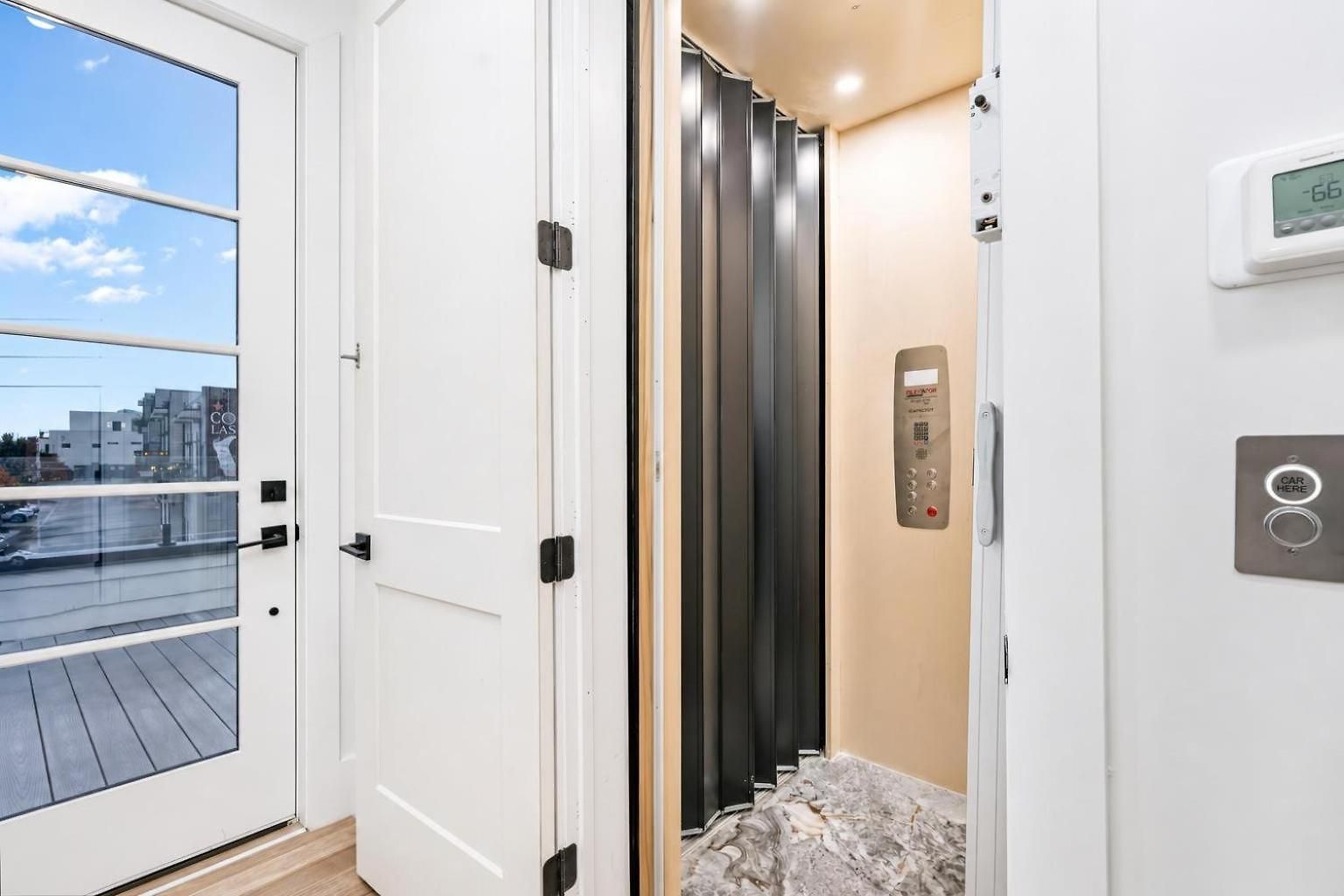 Holiday home Elevator With Rooftop Hot Tub & Spacious Yard *