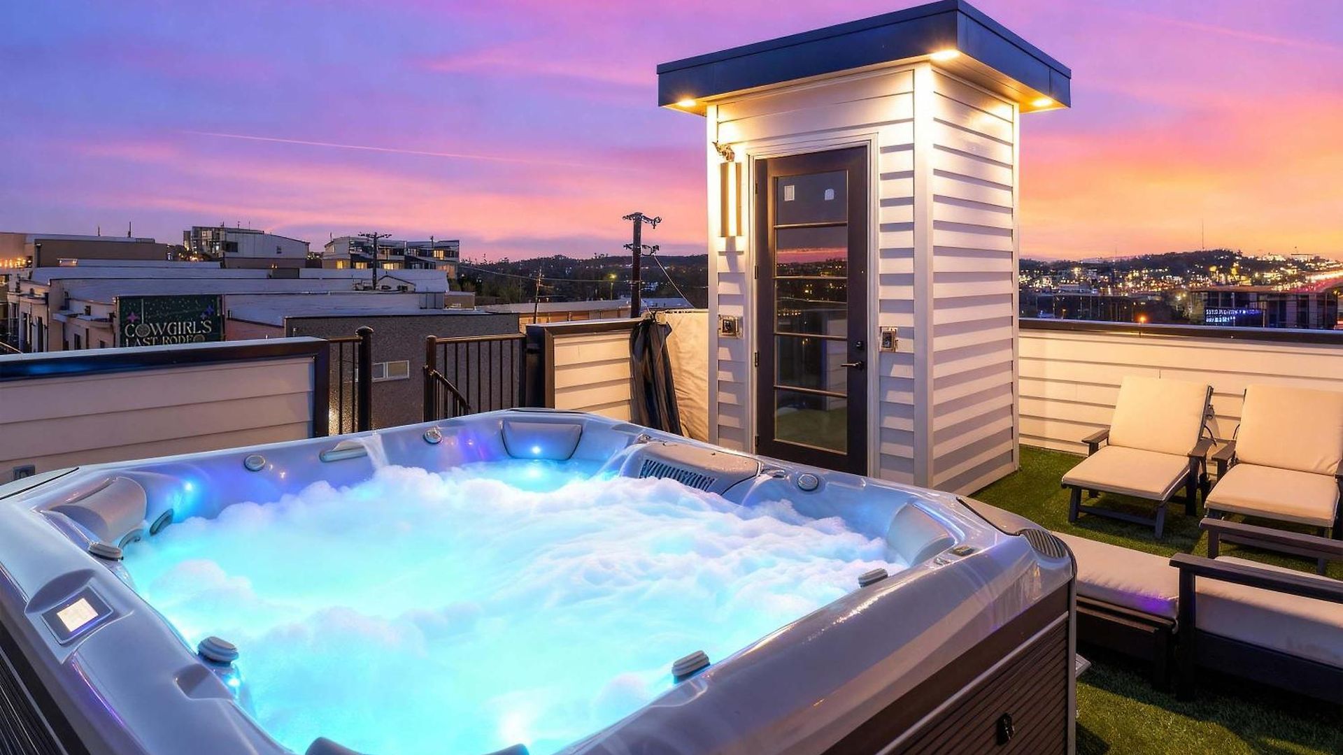 Elevator With Rooftop Hot Tub & Spacious Yard