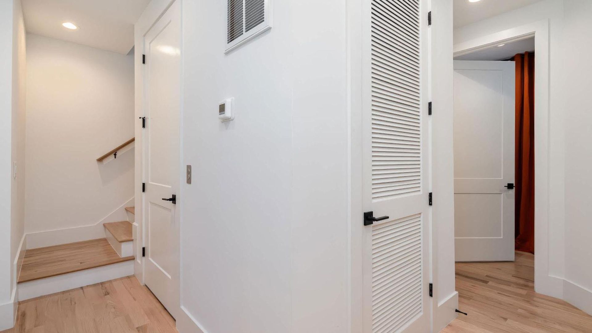 Elevator With Rooftop Hot Tub & Spacious Yard Holiday home *