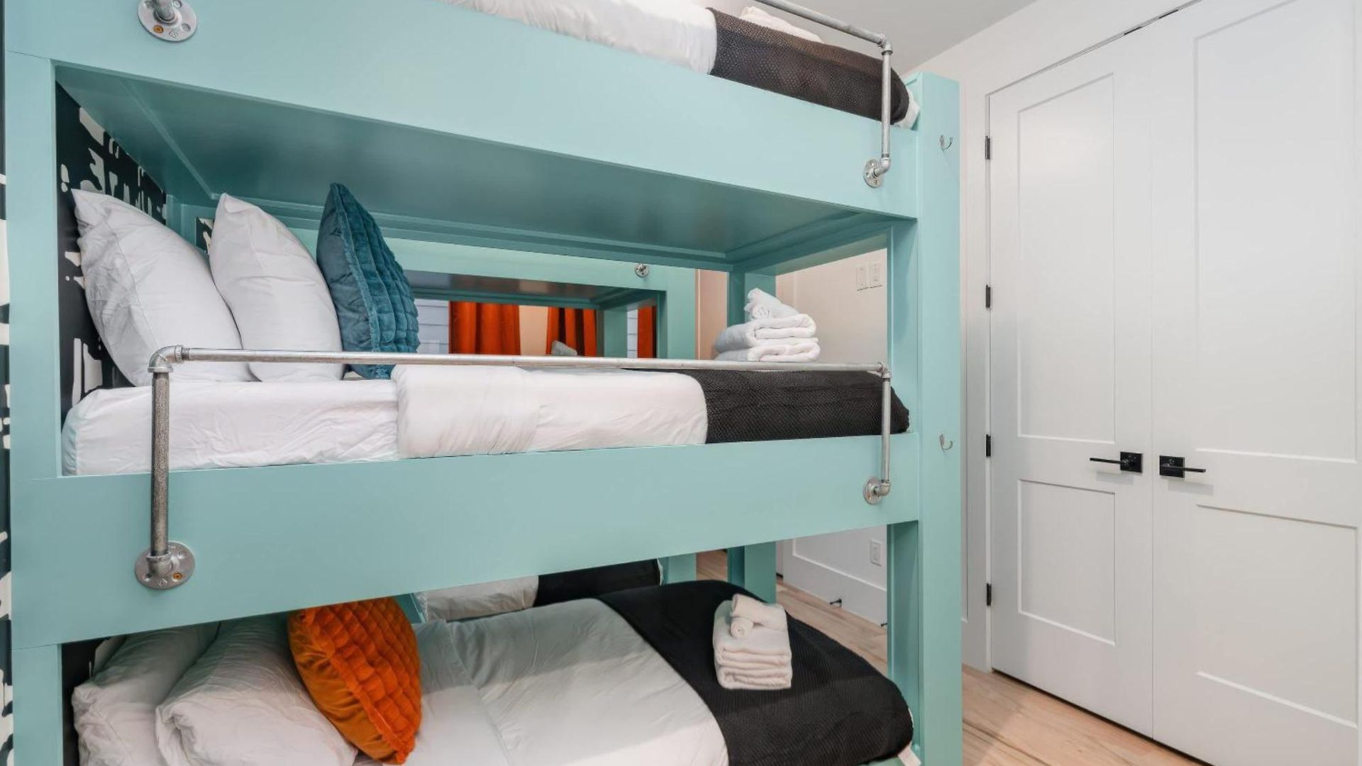 Elevator With Rooftop Hot Tub & Spacious Yard Holiday home Nashville