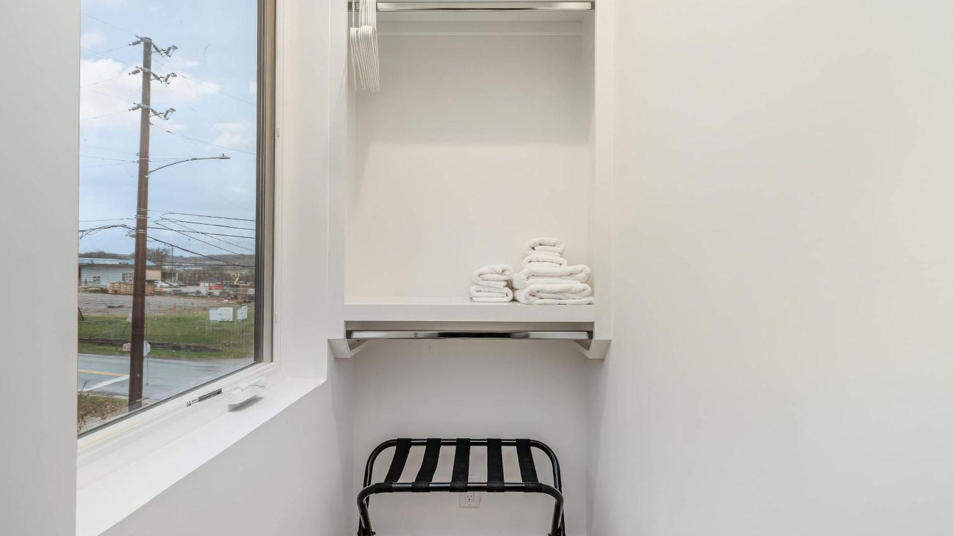 Elevator With Rooftop Hot Tub & Spacious Yard *