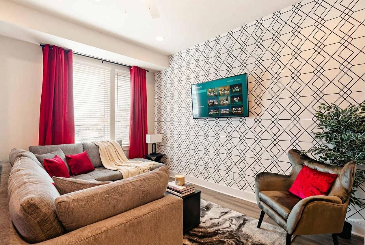 Private With Rooftop Game Near Downtown *