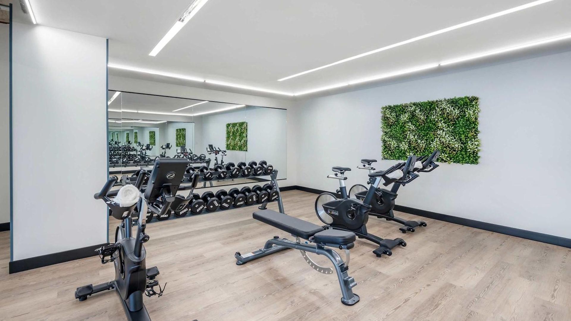 Sway - Pool - Gym - Mins To Broadway Holiday home