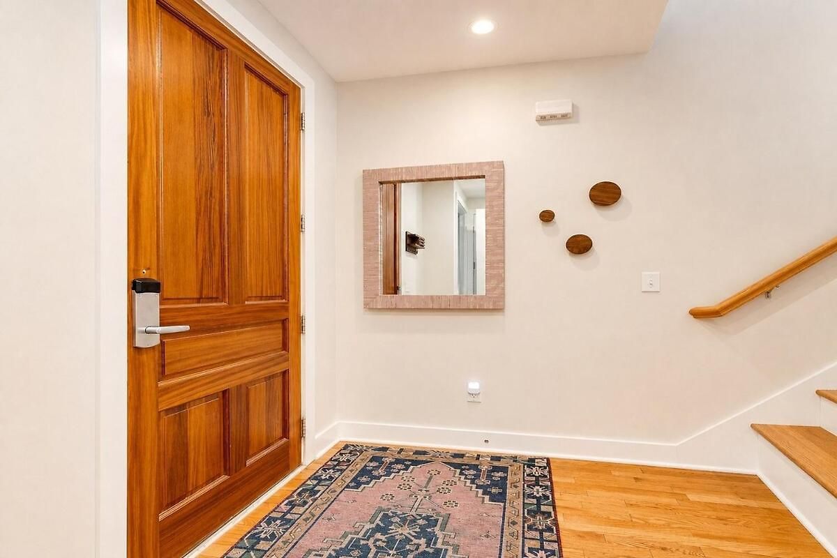 Funk House. Mins To Broadway. Parking Holiday home *