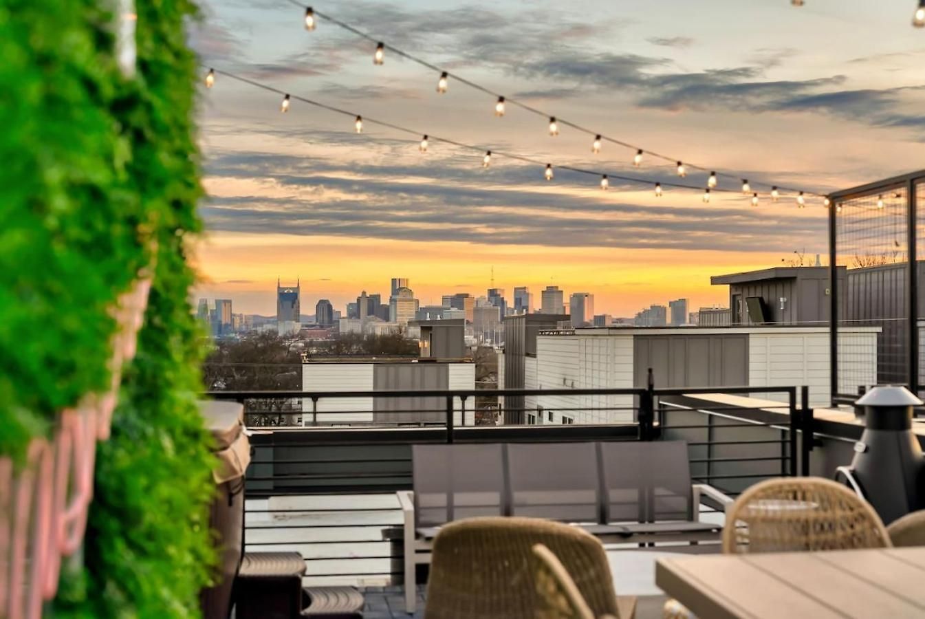 Luxury Downtown Views - Rooftop - Hot Tub - Garage Nashville