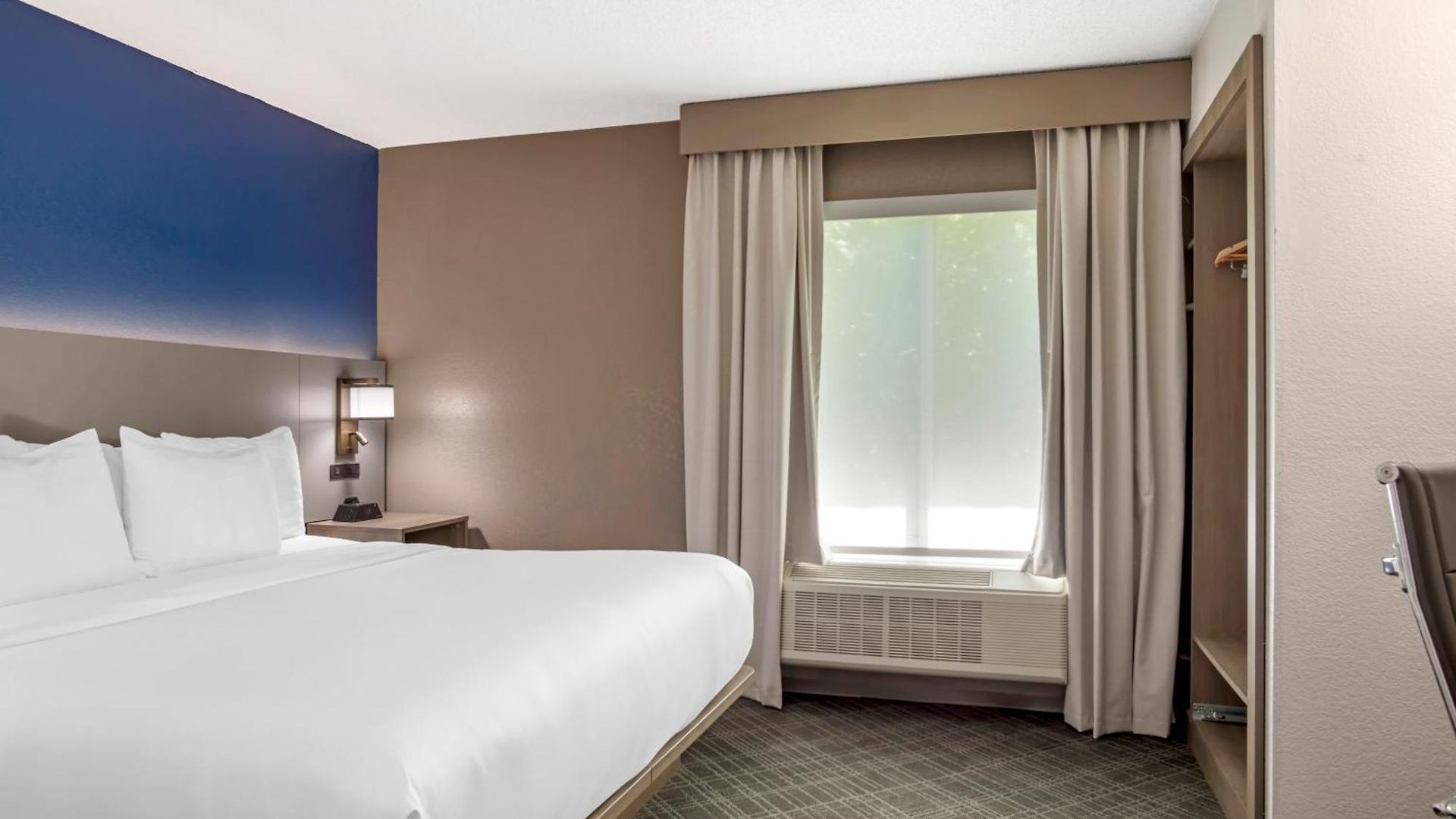 Comfort Airport - Bna Hotel 4*