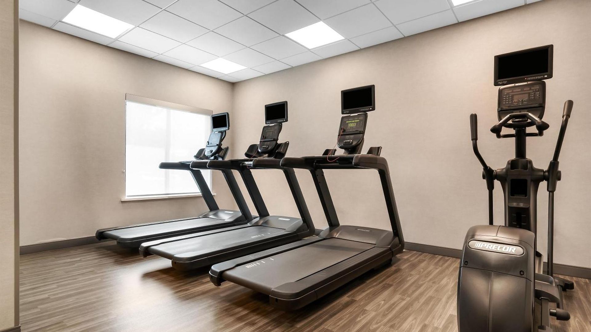 Hampton By Hilton Airport Century Place Hotel