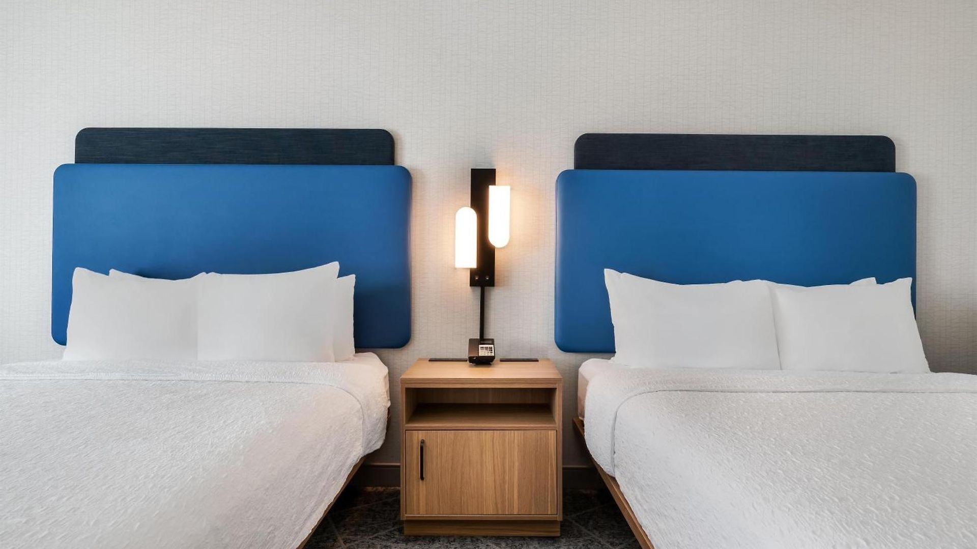 Hotel Hampton By Hilton Airport Century Place 3*